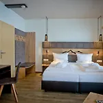 沼泽酒店 3*